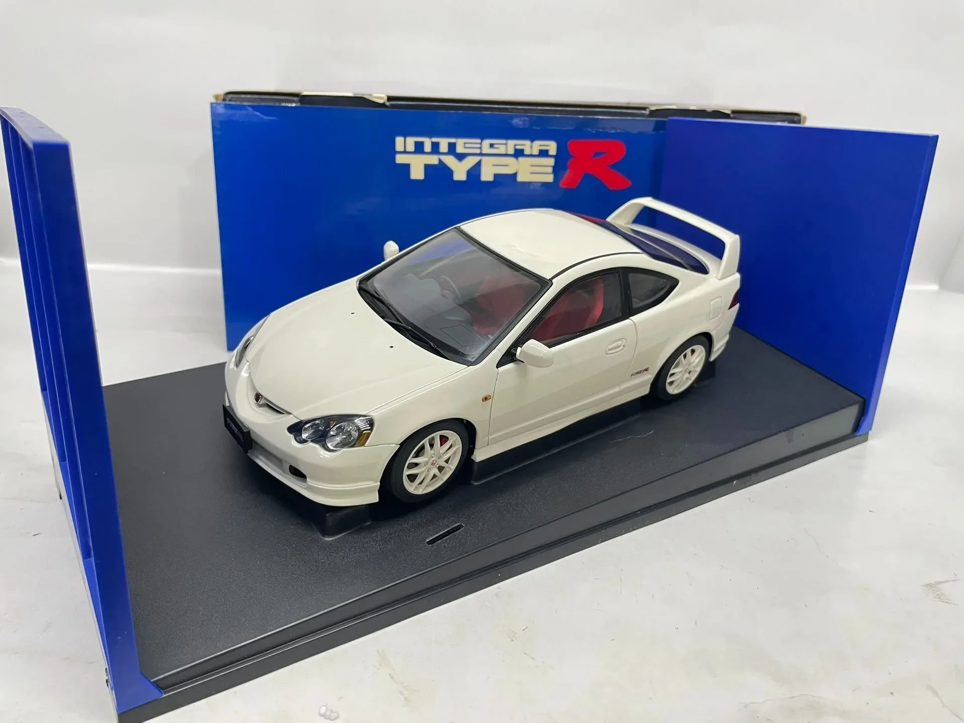 

Autoart 1:18 Type R DC5 White JDM Simulation Limited Edition All Open Alloy Metal Static Car Model Toy Gift