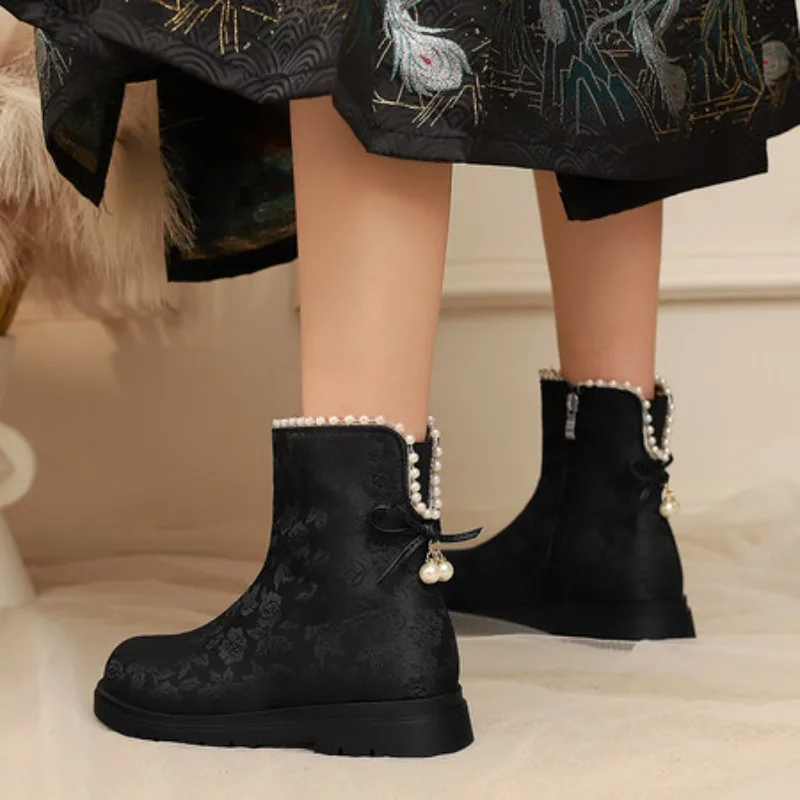 أحذية نسائية قصيرة مطرزة أحذية قطنية بمقدمة مستديرة ملابس يومية نعل مطاطي شتوي نمط زهور نمط عرقي نسائي #1