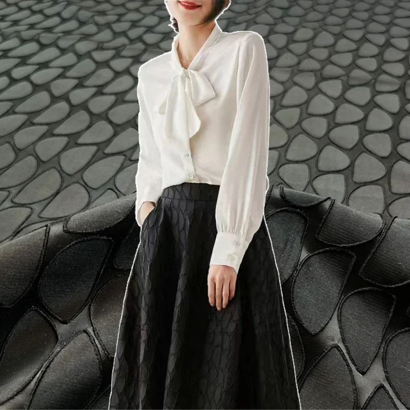 

Парчовая жаккардовая ткань, черная квадратная цельная короткая юбка с темным зерном, ветровка, сплошной цвет, одежда «сделай сам», дизайн ткани на метр