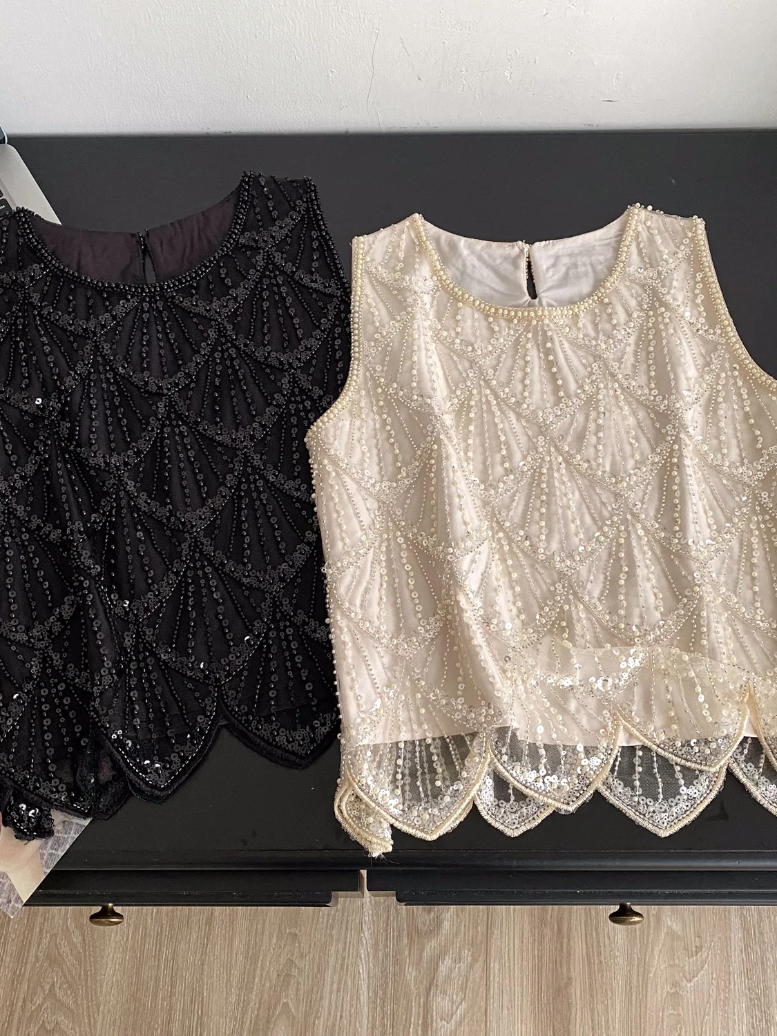 

Elegant round Neck Sleeveless Vest Women's Fashion Design Sequin Vest Summer Top Ageless Personality Miniature Backless Tank Top