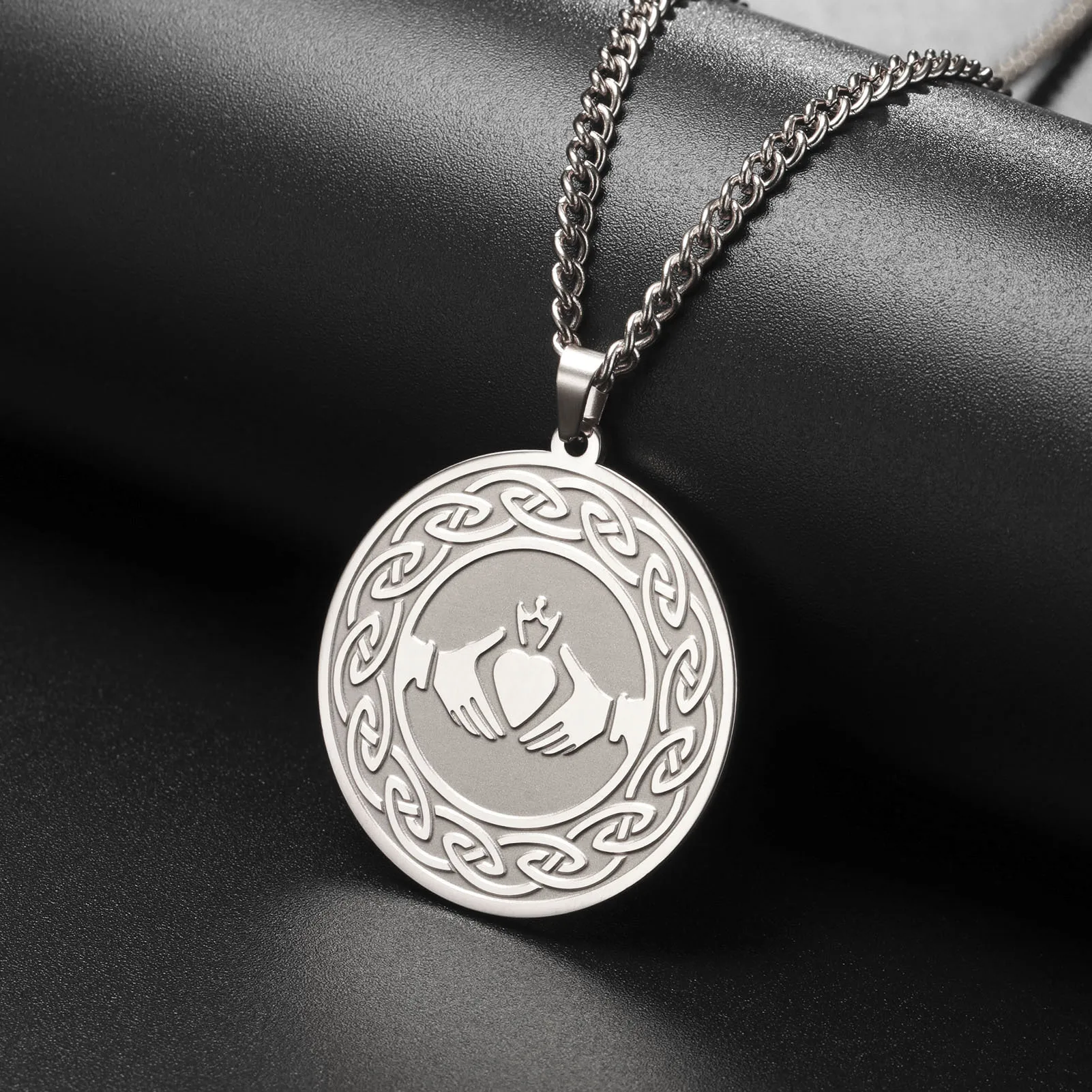 2024 new fashion romantic love complex circular pendant necklace temperament with stainless steel collarbone chain accessories