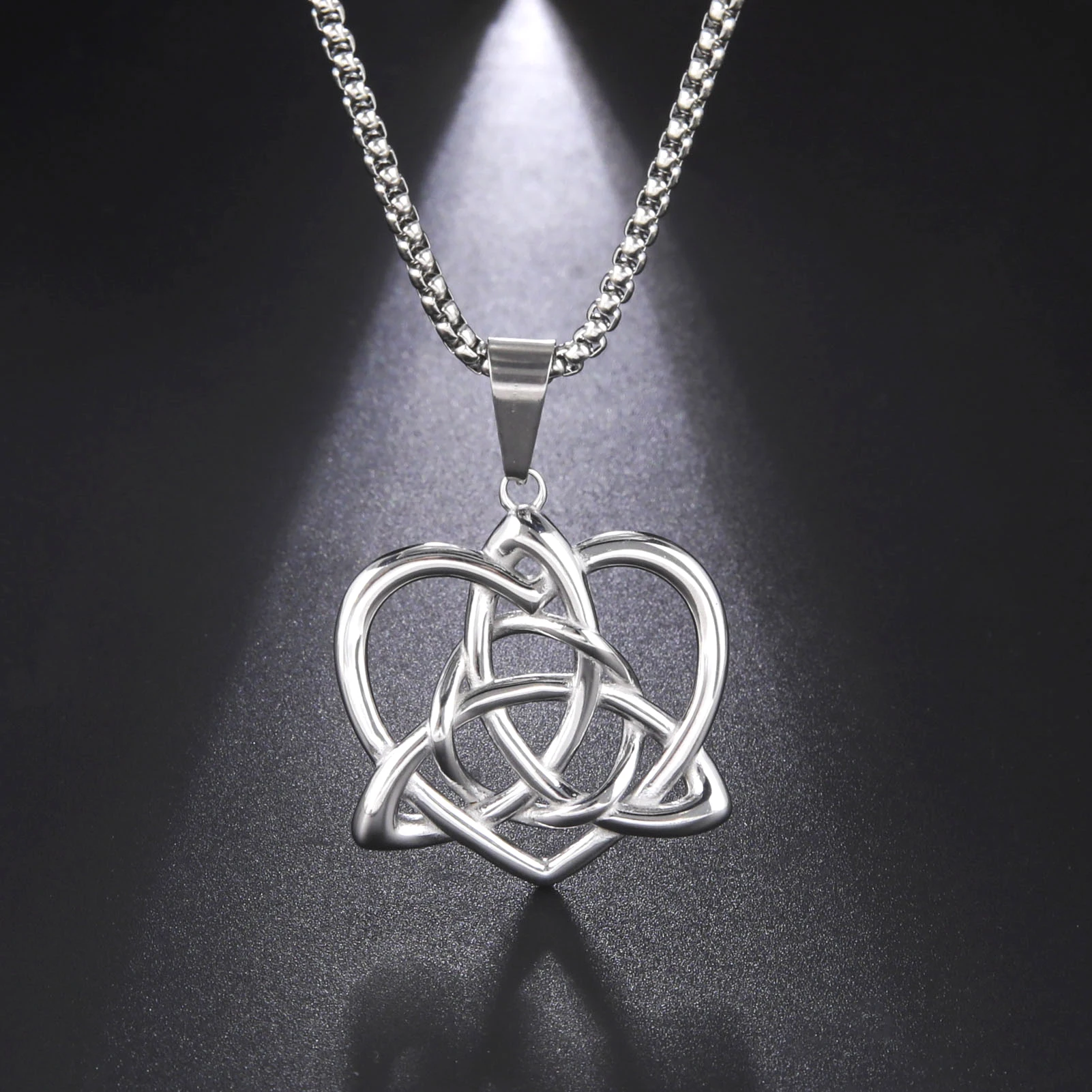 Eueavan Celtic Knot Triquetra Trinity Love Heart Pendant Necklace Irish Witch Knot Amulet Vintage Necklaces Jewelry Mother Day