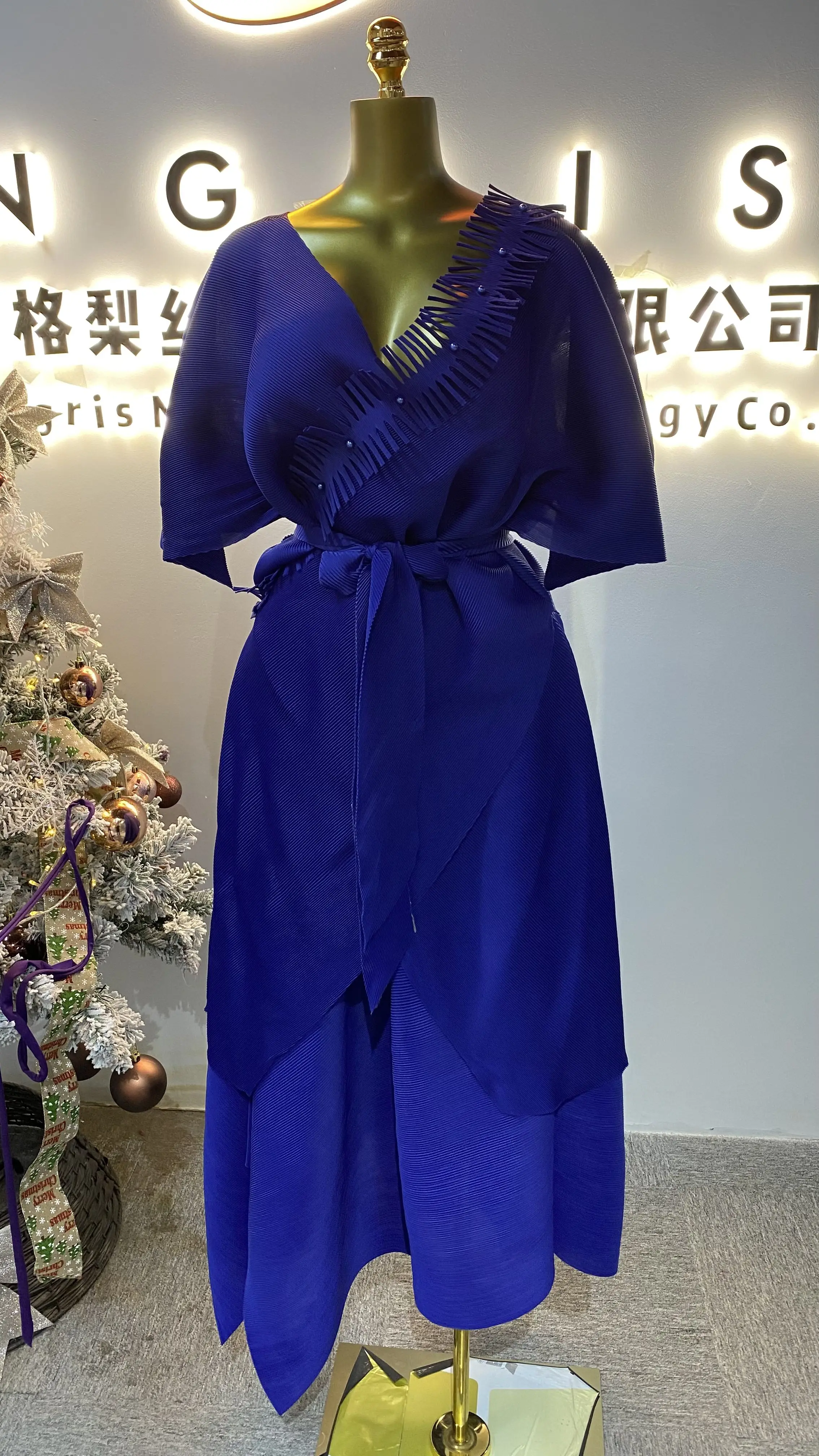 

Modest fashion elegant temperament solid color three seasons Qi pleated plus size women's party two-piece skirt-GZXX008