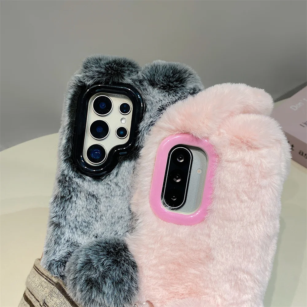 Casing Ponsel Berdiri dengan Telinga Kelinci Lucu dan Bulu untuk Samsung Galaxy S25 Ultra S24 Plus S23 A56 A36 A35 A17 Pelindung Kamera Berbulu.