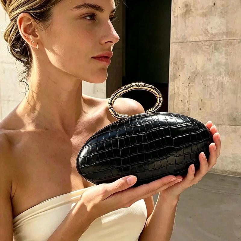 Eiförmige Handtasche mit Krokodil-Textur und Acryl-Griff, ovale Abendtasche mit Kettenriemen für Damen, luxuriöse Clutch für Hochzeiten und Partys. – Detail 13