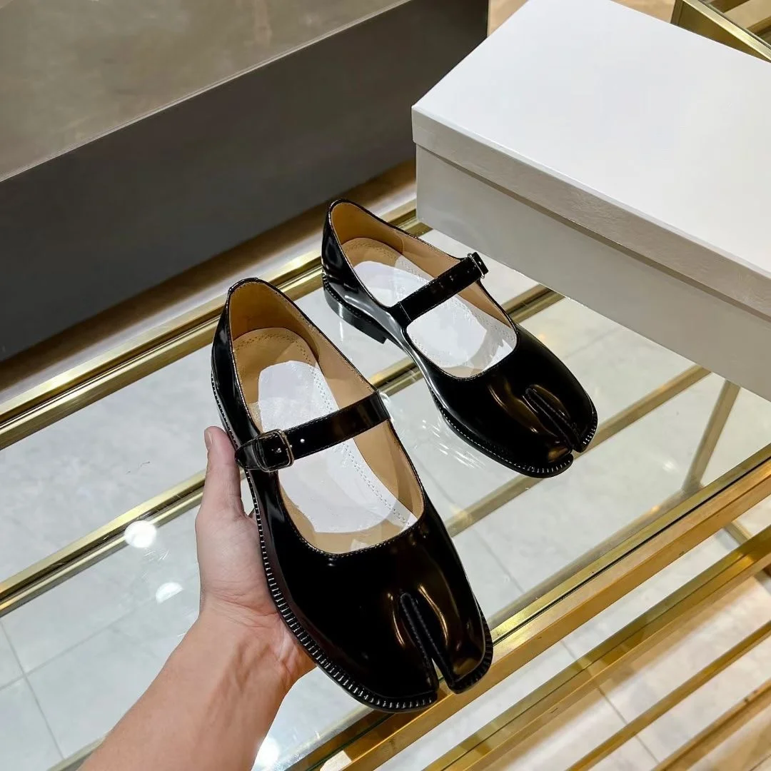 Horseshoe split toe genuine leather shoes, flat sole patent leather single shoes