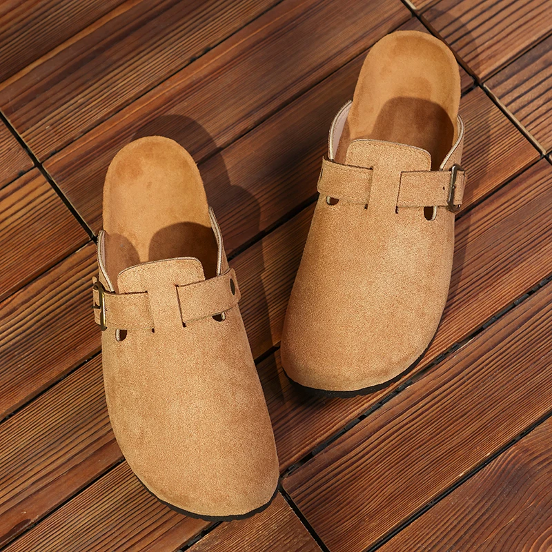A pair of soft and comfortable indoor and outdoor dual-purpose anti-slip and wear-resistant men's slippers8821