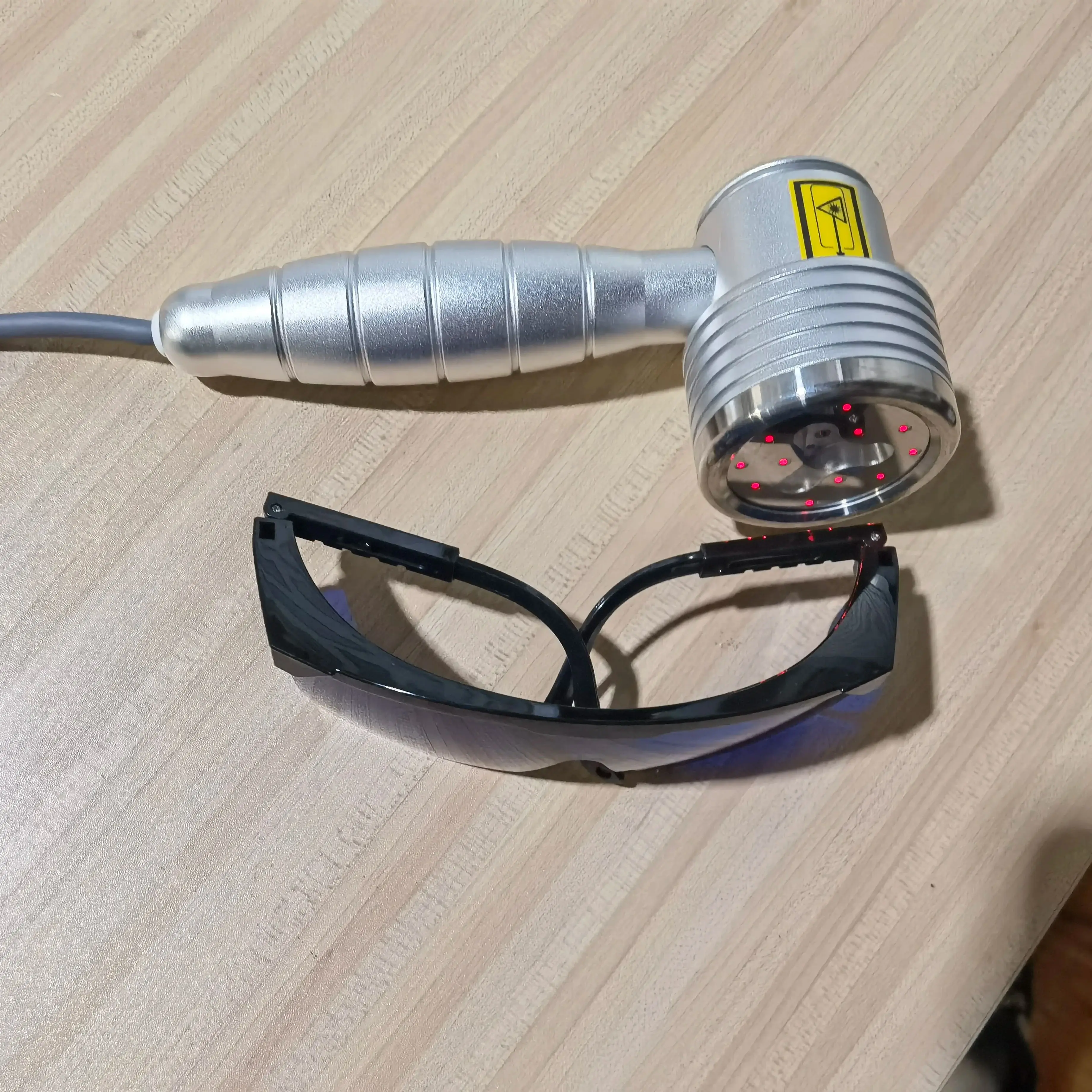 

Устройство для холодной лазерной терапии NIR 808 нм, 16 диодов, сертифицированное CE для лечения боли в суставах, артрита, травм мягких тканей и восстановления