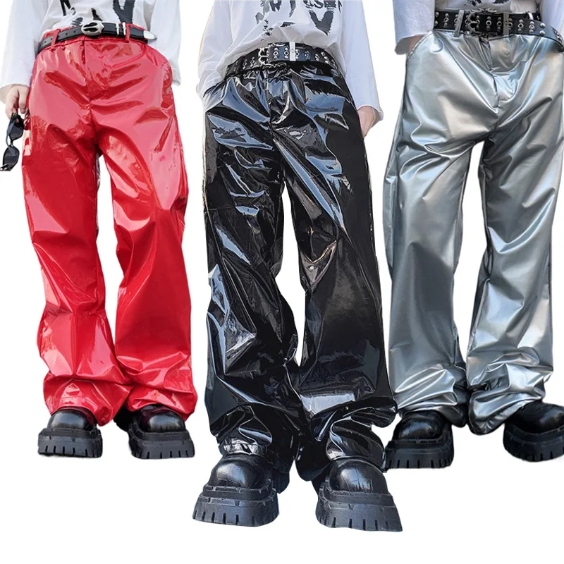 

Блестящие черные, красные, серебряные кожаные брюки, мужская уличная одежда, модные свободные повседневные кожаные брюки в стиле хип-хоп, панк, брюки, сценическая одежда