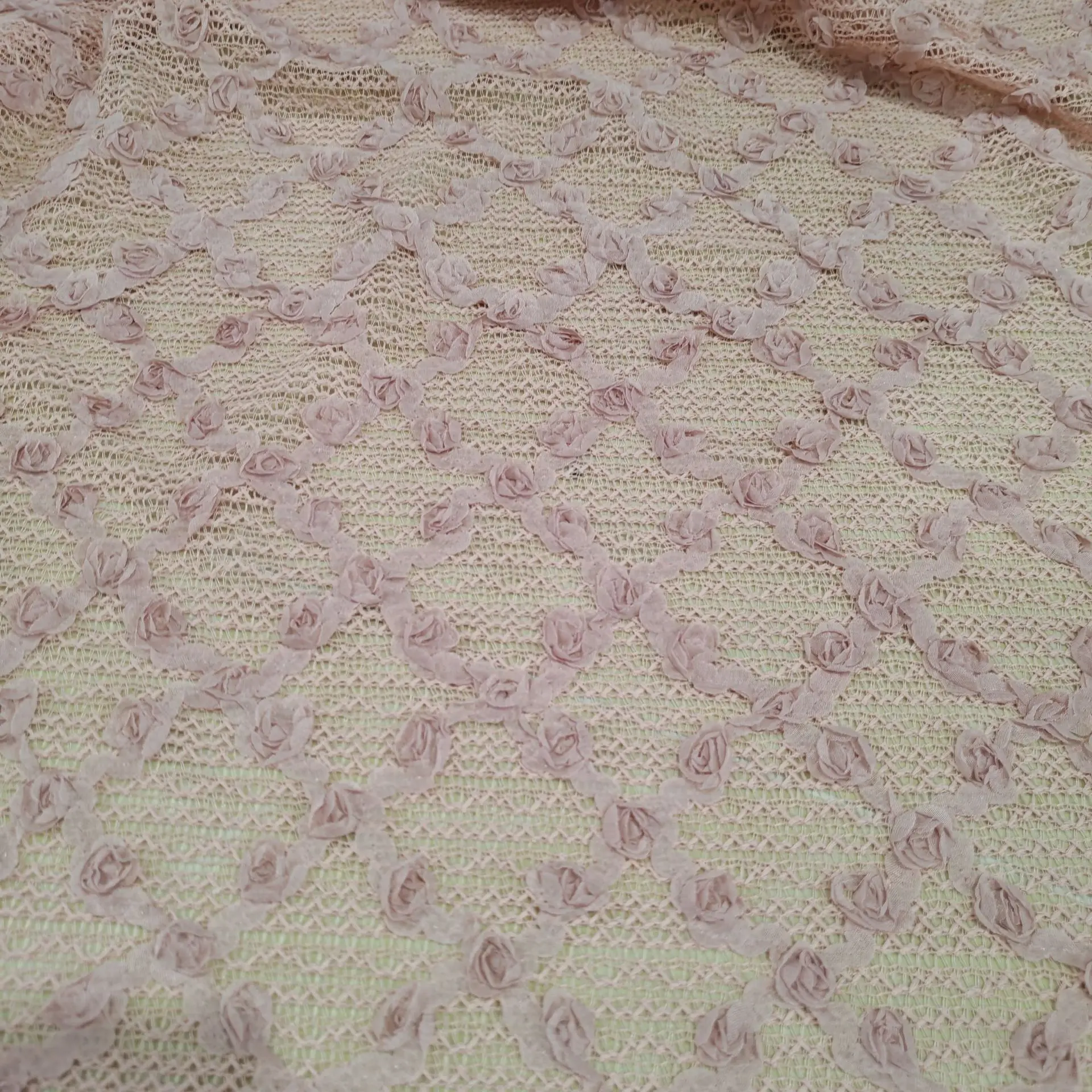 

1 Yard White/Pink 3D Rose Crochet Lace Mesh Fabric – 1.5m Wide for Kids Dresses, Wedding & Stage Costumes, Elegant Vintage Styl