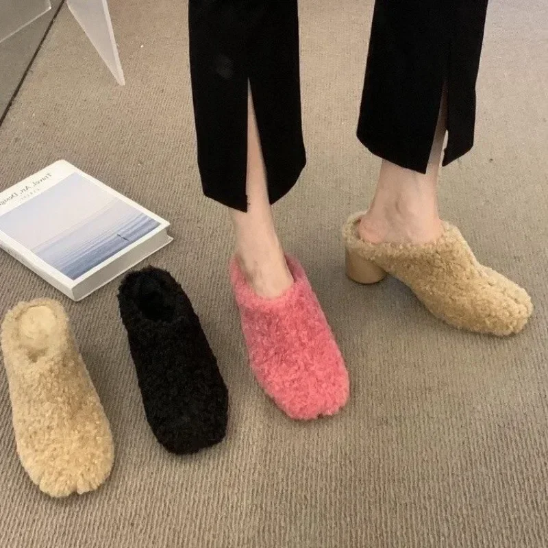 New 2024 Mules Women Heels Slip-on Pink Wool Fashion Closed Toe Plush Court Clogs Ladies Winter Warm Lambswool Heeled Slippers