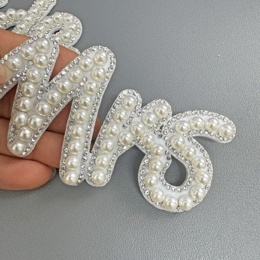 1 قطعة العروس السيدة رسالة اللؤلؤ مسار الحديد على التصحيح للملابس DIY بها بنفسك بقع المطرزة على الملابس الخياطة التصحيح منصهر زين