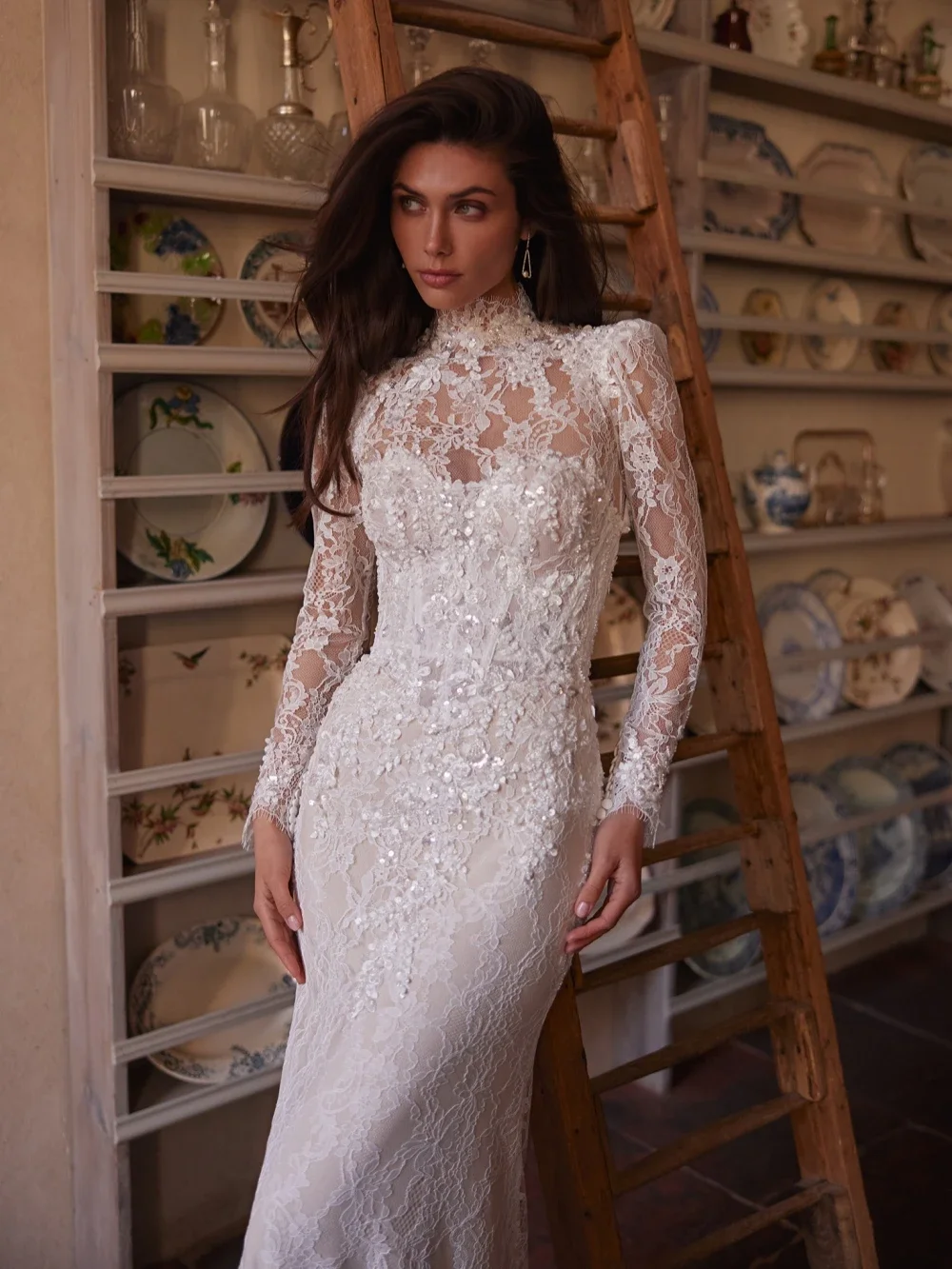 ชุดแต่งงานทรงเมอร์เมดแขนยาวลูกไม้หรูหราแบบสั่งตัด พร้อมชายกระโปรงถอดได้ คอสูงประดับลูกปัด ดีไซน์หรูหรา