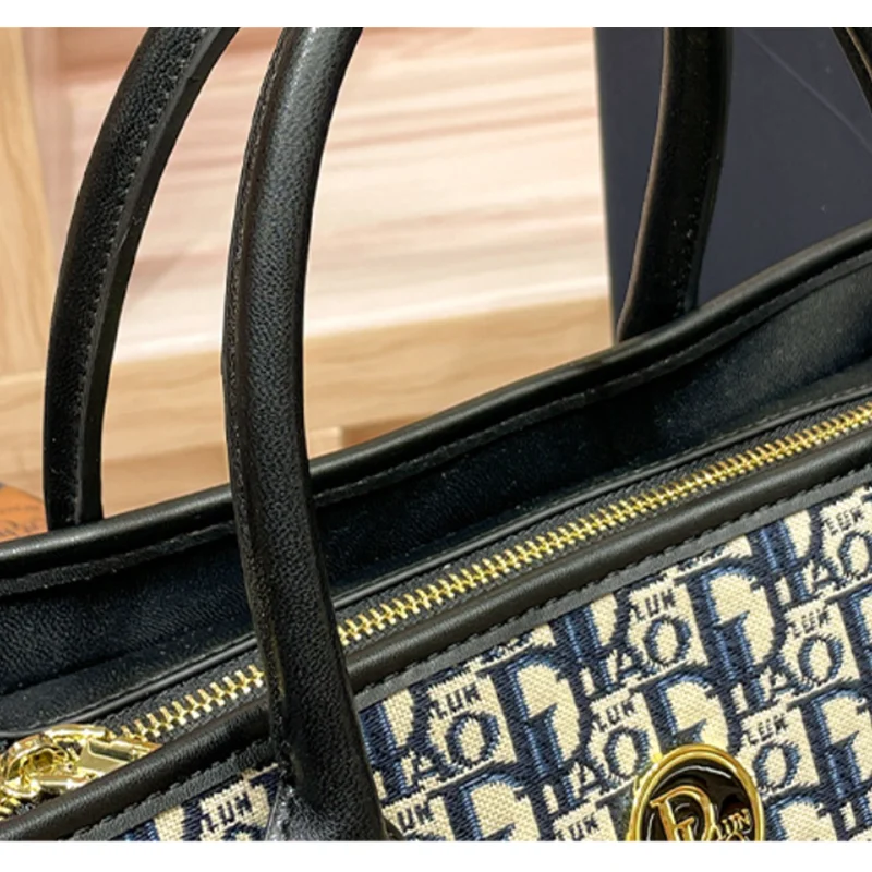 2024 New Canvas Embroidery Ladies Bag Large Capacity Fashion Handbag Shoulder Tote Bag Commuter Ladies Wedding Bag