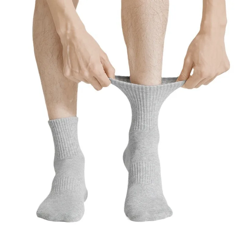 Paar neutrale, einfarbige Rundhalssocken für Frühling und Herbst, schweißabsorbierend, atmungsaktiv, bequem, Ganzjahres-Sportsocken