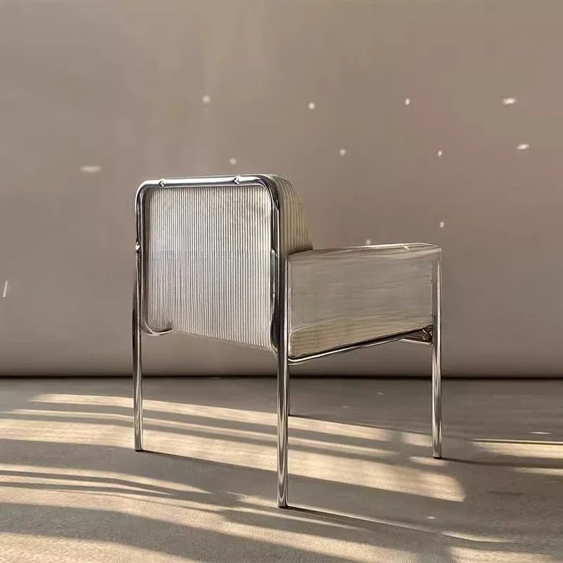 Cadeira de sofá único simples e moderna, varanda da sala de estar em casa, sofá de ferro forjado