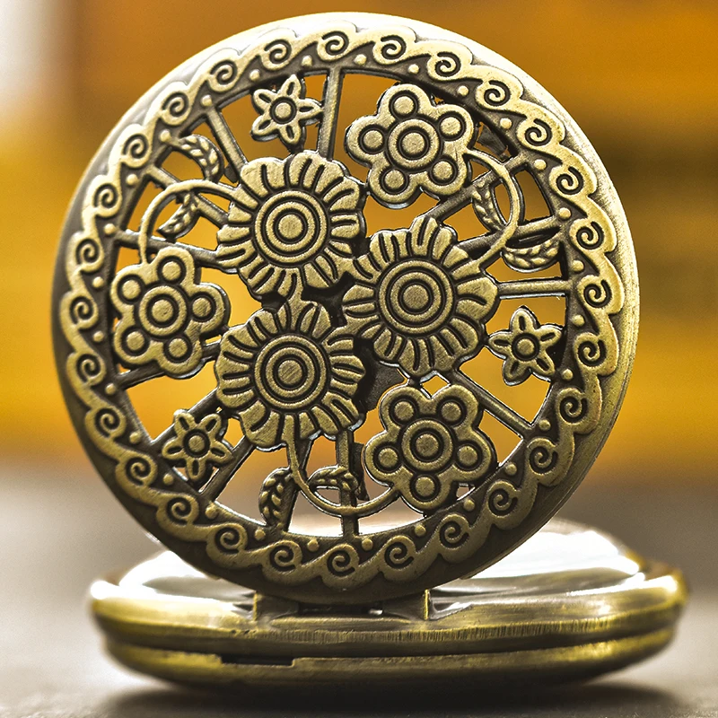 Reloj de bolsillo de cuarzo para estudiantes, collar tallado de flores, creativo, Vintage, bronce, concha de abrazadera, moda masculina y femenina, Universal