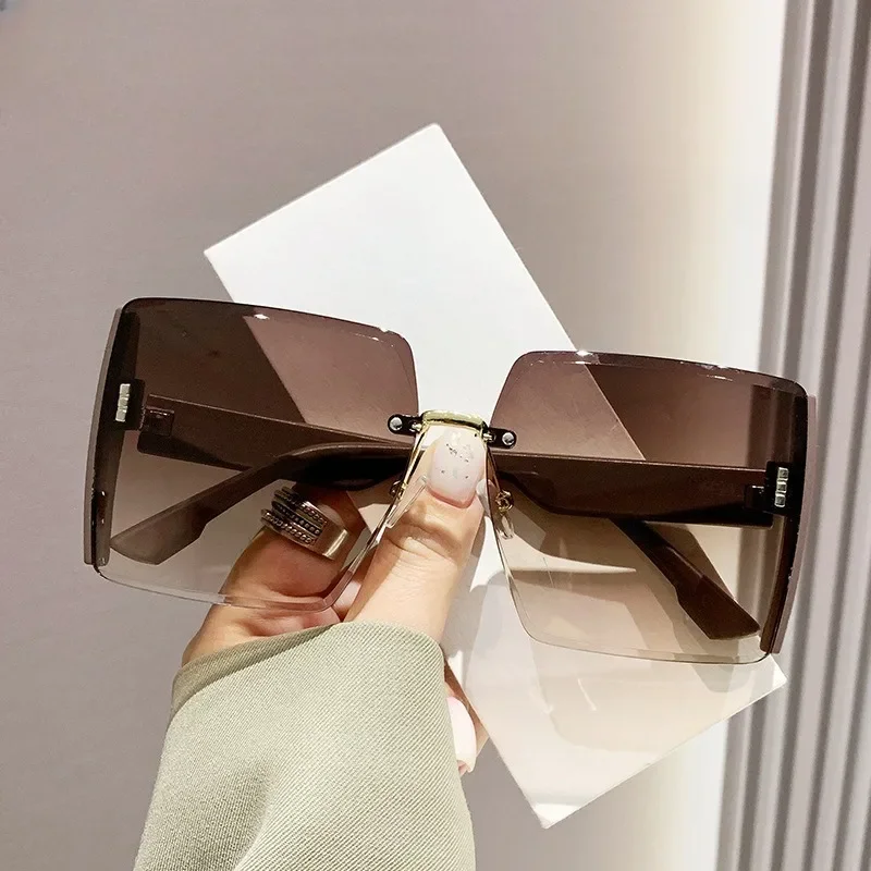 نظارات شمسية بإطار مربع على الشاطئ، نظارات شمسية عصرية للنساء #1