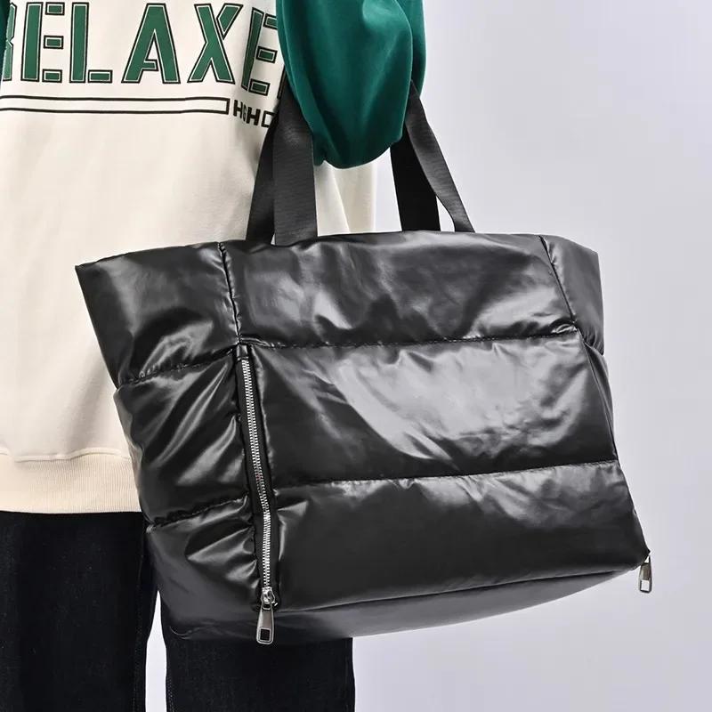 Sacs de voyage solides en PU pour dames, sac à main à fermeture éclair, fourre-tout décontracté à grande capacité, sac à main souple, haute qualité, en vente, 2024