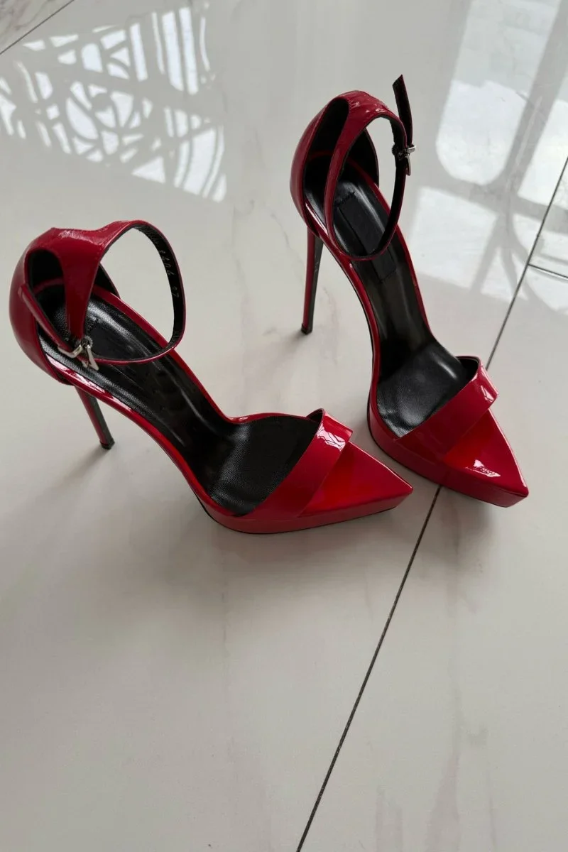 Лидер продаж, сандалии из лакированной кожи на платформе, пикантные женские туфли телесного/черного/красного цвета с острым носком на высоком каблуке, роскошные дизайнерские туфли для вечеринок большого размера