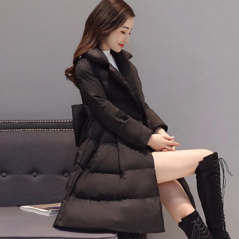 معطف التخسيس الكوري لشتاء 2025 للنساء مع تفاصيل فيونكة للخصر وسترة قطنية دافئة عازلة سميكة