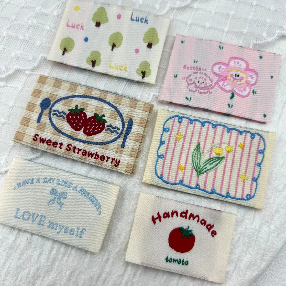 

Хлопковая этикетка ручной работы с милым бантом и весенним пейзажем, мультяшная, для сумок, для рукоделия, готова к отправке