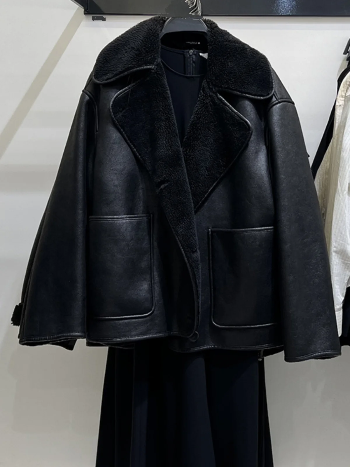 Autumn Winter Women's Double-Sided Fur Jacket Loose Fit Collar Stand-Up Short Coat Fashion Versatile Long Sleeve Button Closure