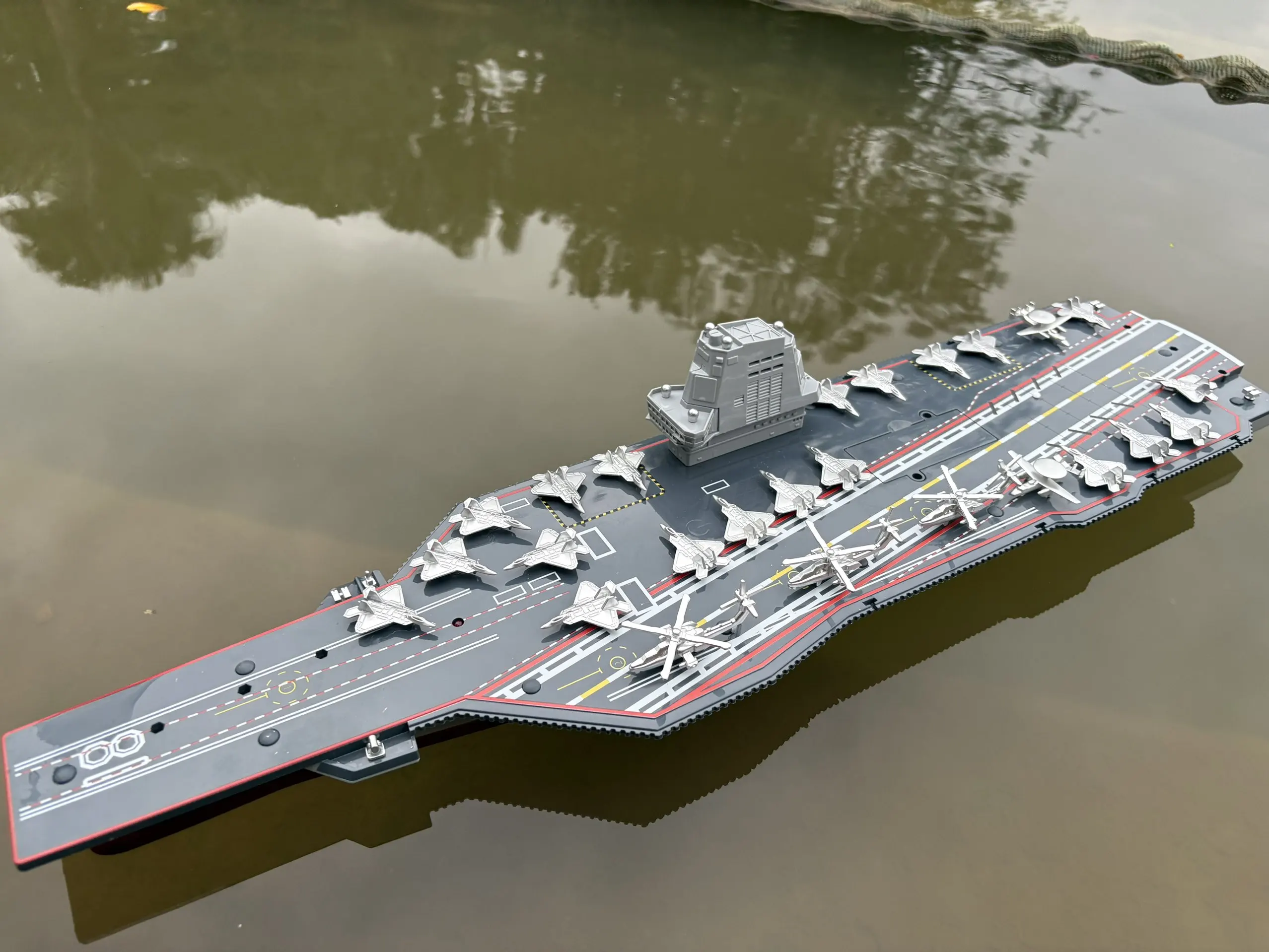 

Радиоуправляемая модель корабля, ультрабольшая, 70 см, имитация авианосца, радиоуправляемый большой военный корабль (режим двойного управления)