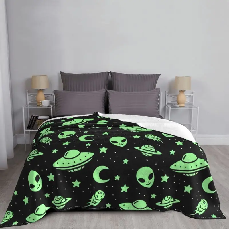 Alien And UFO Pattern Blanket 3D Printed Soft Flannel Fleece Warm Throw Blankets for Office Bed Sofa Quilt