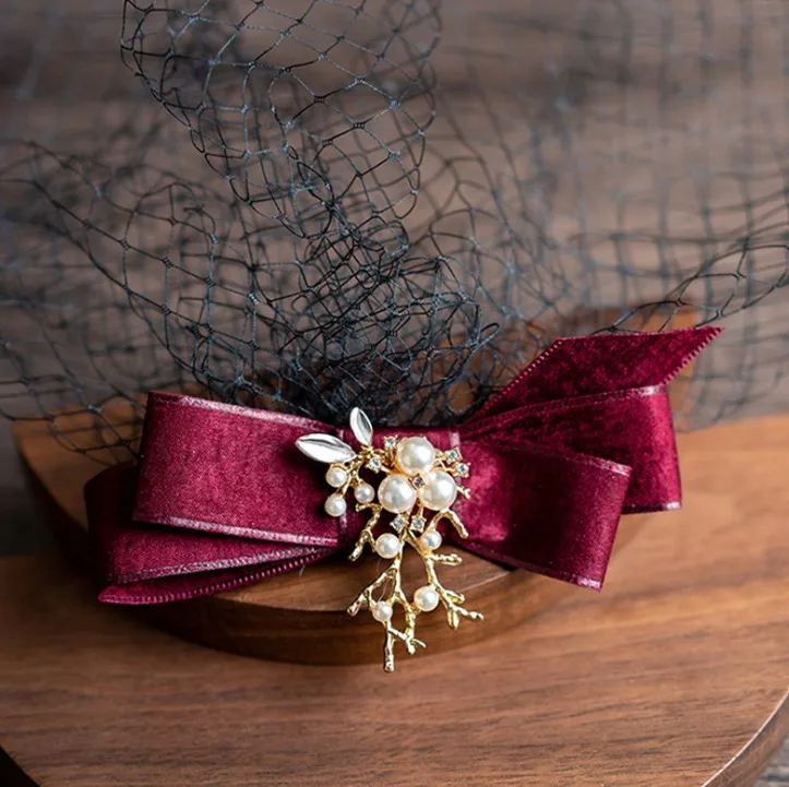 Accesorios para el cabello con lazo rojo para mujer, tocado de malla Sexy a la moda, sombrero para cóctel, fiesta de té, boda, iglesia con velo