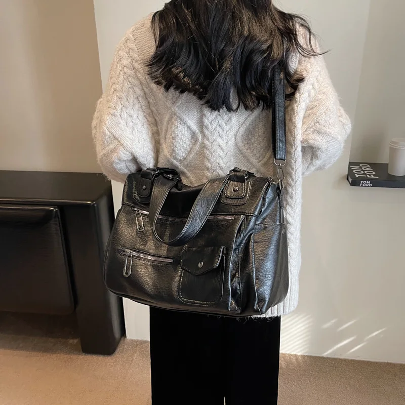 

crossbody bag for women light luxur new motorcycle style tote bag large capacity high-end feeling fashion shoulder bag ita y2k