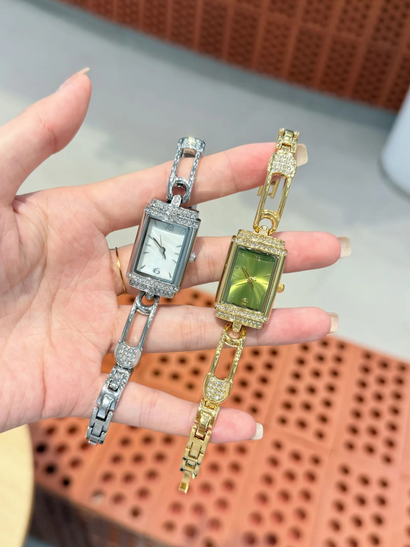 ساعات نسائية راقية مختارة، مجموعة جديدة 2026، طراز فاخر ومتطور، هدية مثالية للنساء. #1