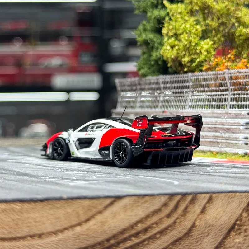 โมเดลรถเหล็กหล่อจำลอง SENNA GTR ขนาด 1:64 ของเล่นของขวัญคริสต์มาสสำหรับเด็กผู้ชาย ของสะสมสำหรับผู้ใหญ่