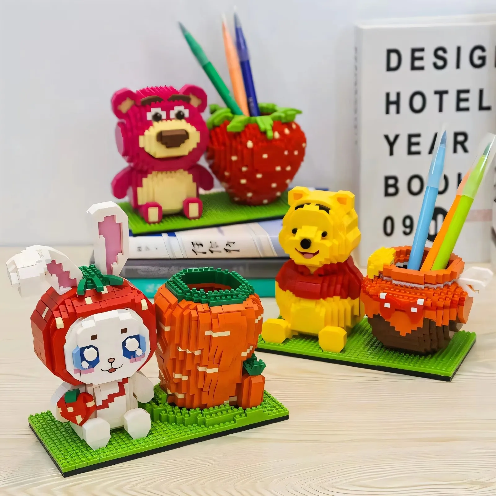 Winnie The Pooh Micro Building Blocks Losto Linabell Pen Holder Assembly 3D Model Mini Brick Figure Toy For Christmas Gift