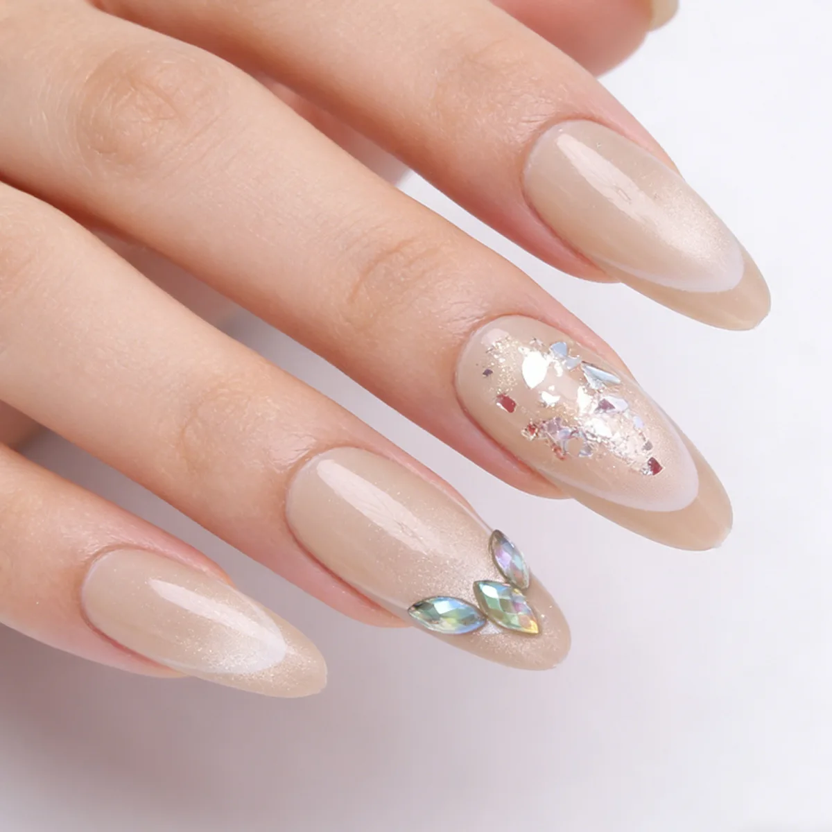 

24PCS Clear Cat Eye Diamond with Medium Almond Fake Nails European American Ins Style Removable Fairy Temperament Press on Nails