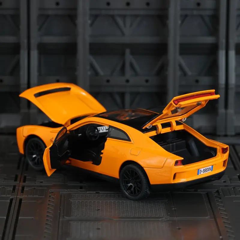 1:32 Dodge Hellcat liga modelo de carro portas e capô do motor, o porta-malas pode ser aberto tem funções de som e iluminação simuladas
