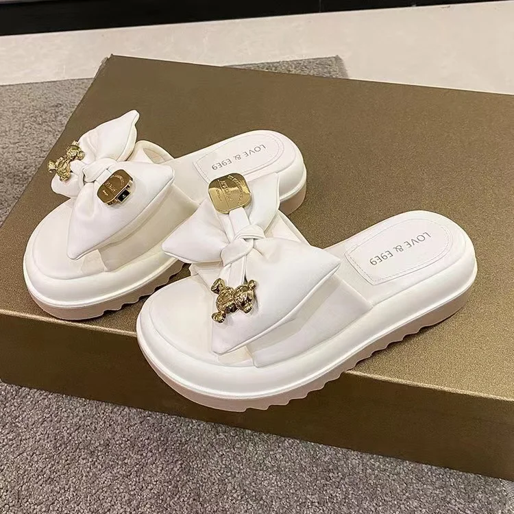 Fashion Flat Heels Butterfly Metal Decor Slippers Women Flip Flop Green Sandals New Summer Slides Chanclas Mujer Ladies Shoes