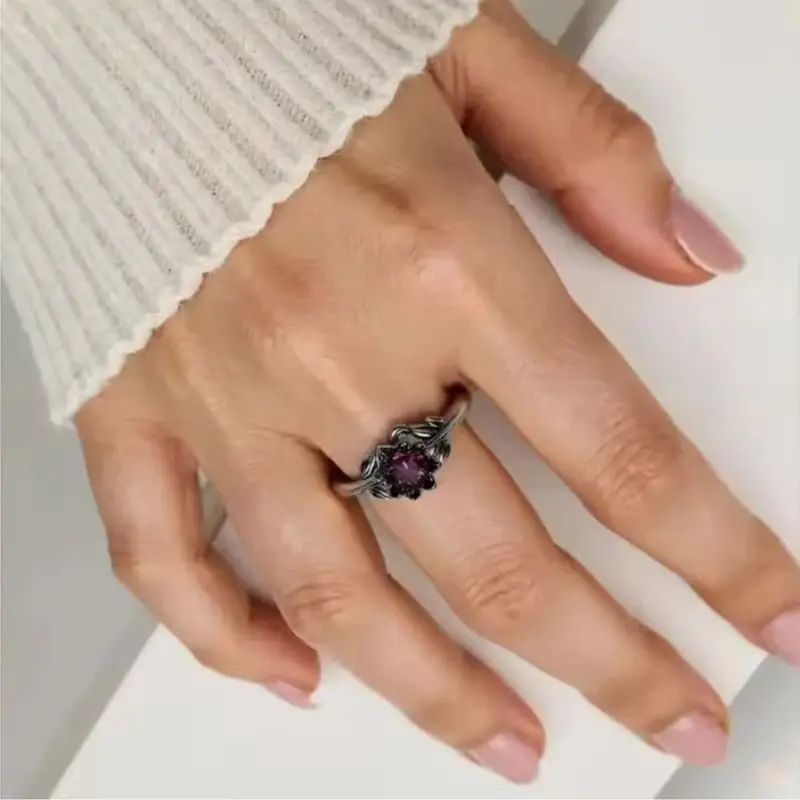 

Autumn and Winter New Style Black Color Flower Stone Rings for Women Charm Fashion Jewelry Accessories Rose Ring Party Gift