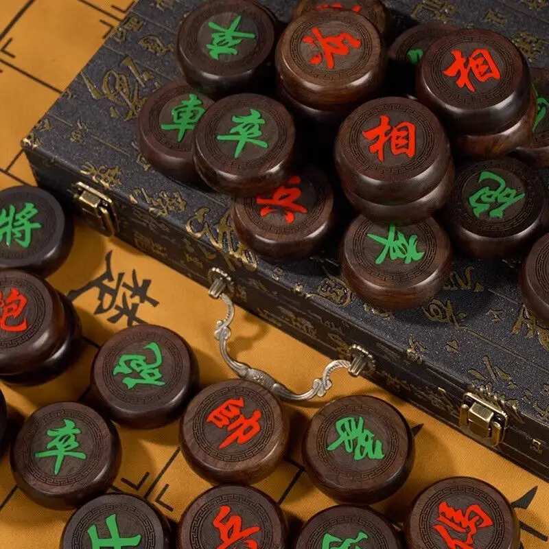 الشطرنج الصيني خشب الأبنوس قطعة خشب الصندل الطبيعي سجل الجلود رقعة الشطرنج خشب متين الشطرنج عالية الجودة صندوق من الجلد دعوى صندوق هدايا كبير