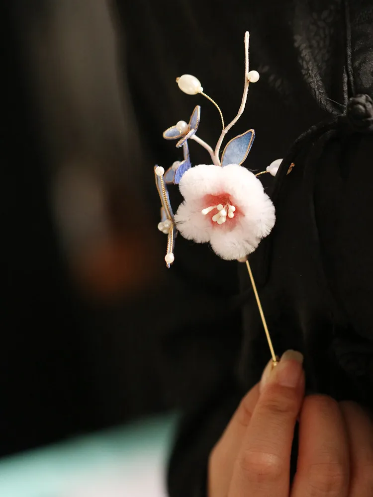 Chinese Style Pink Yellow Velvet Camellia Flower Brooch Faux Pearl Alloy Lucky Wealth Blessing Accessory For Qipao Hanfu Suit