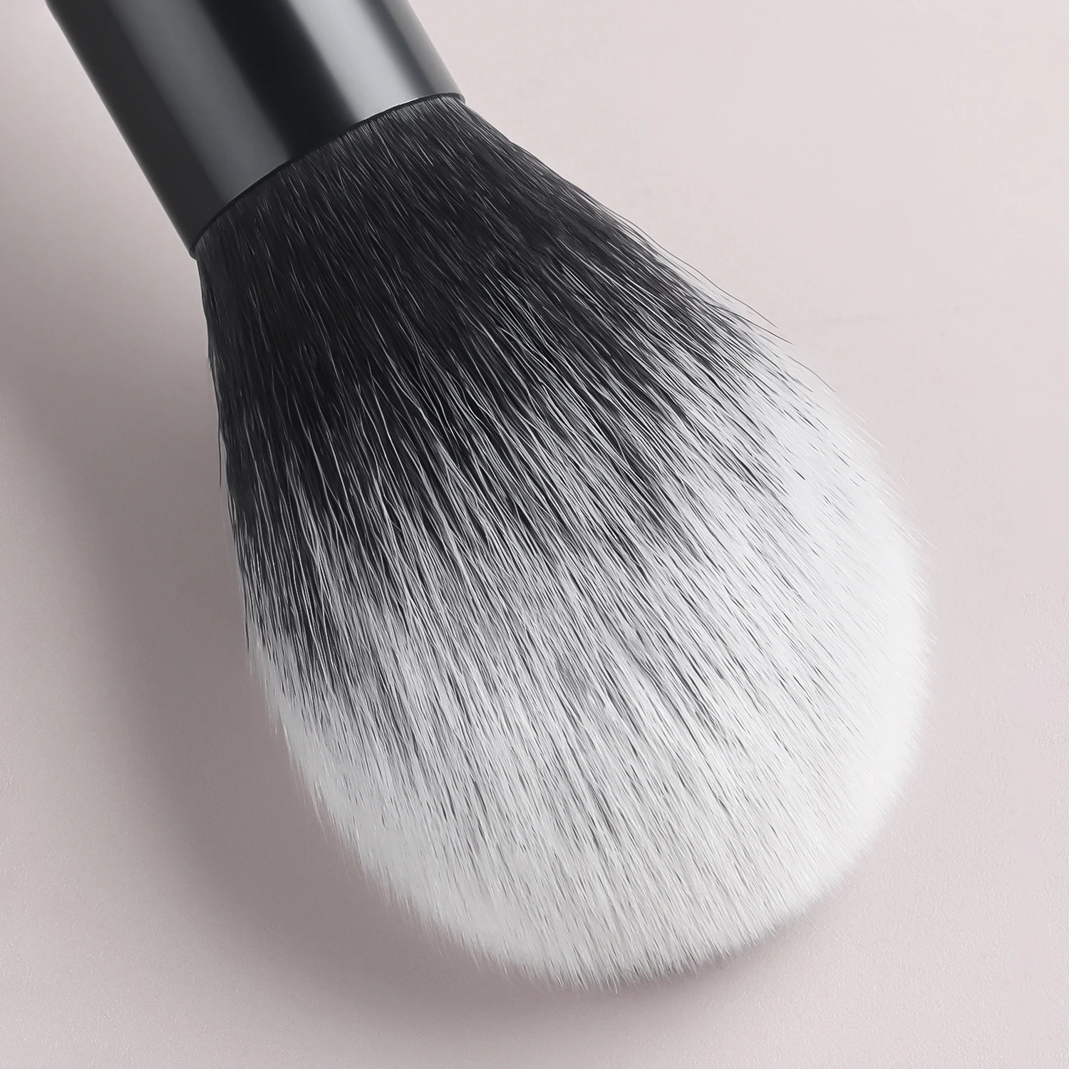 7Pcs Black Handle Cosmetic Brush Set with 2 Makeup Sponges, Multi‑Brushes for Powder Blush Highlight Eyeshadow Application