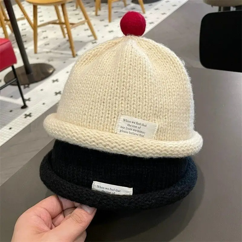 Winterwarme Baby-Strickmütze mit niedlichem Pompon, Säuglings-Beanie-Mütze, koreanische Mode, einfarbige Wollmützen für Jungen und Mädchen. – Detail 3