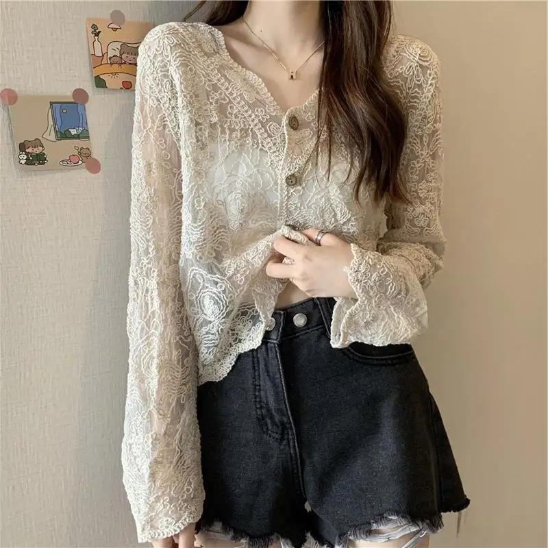 2025 Summer New Foreign Style V-neck Hook Flower Hollow Lace Long-sleeved Loose Sunscreen Clothes
