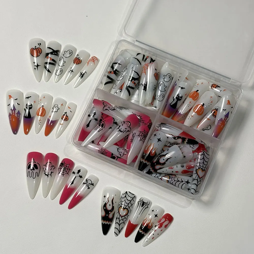 96 Stück leuchtende, im Dunkeln glänzende Halloween-Press-On-Nägel in der Form von langen Mandeln, mit 3D-Motiven wie Geistern, Kürbissen und Kreuzen, sowie Totenköpfen, als vollständige Nagelverlängerung für Partys. – Detail 3