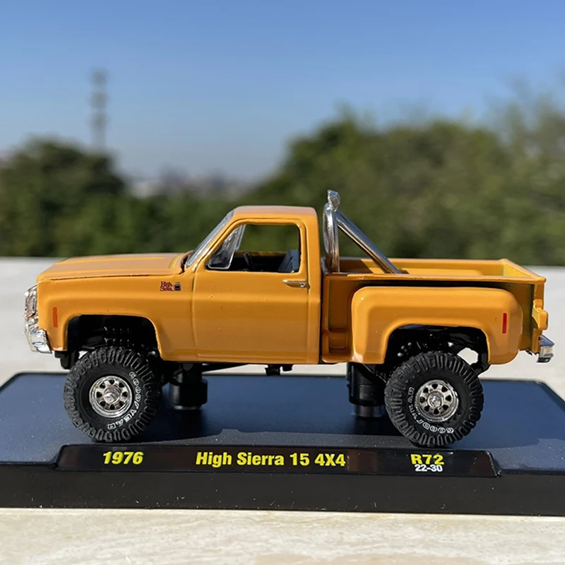 1:64 Scale Diecast Alloy GMC 4X4 Off-road Vehicle Pickup Truck Toy Car Model Classic Adult Souvenir Ornament Gift Static Display