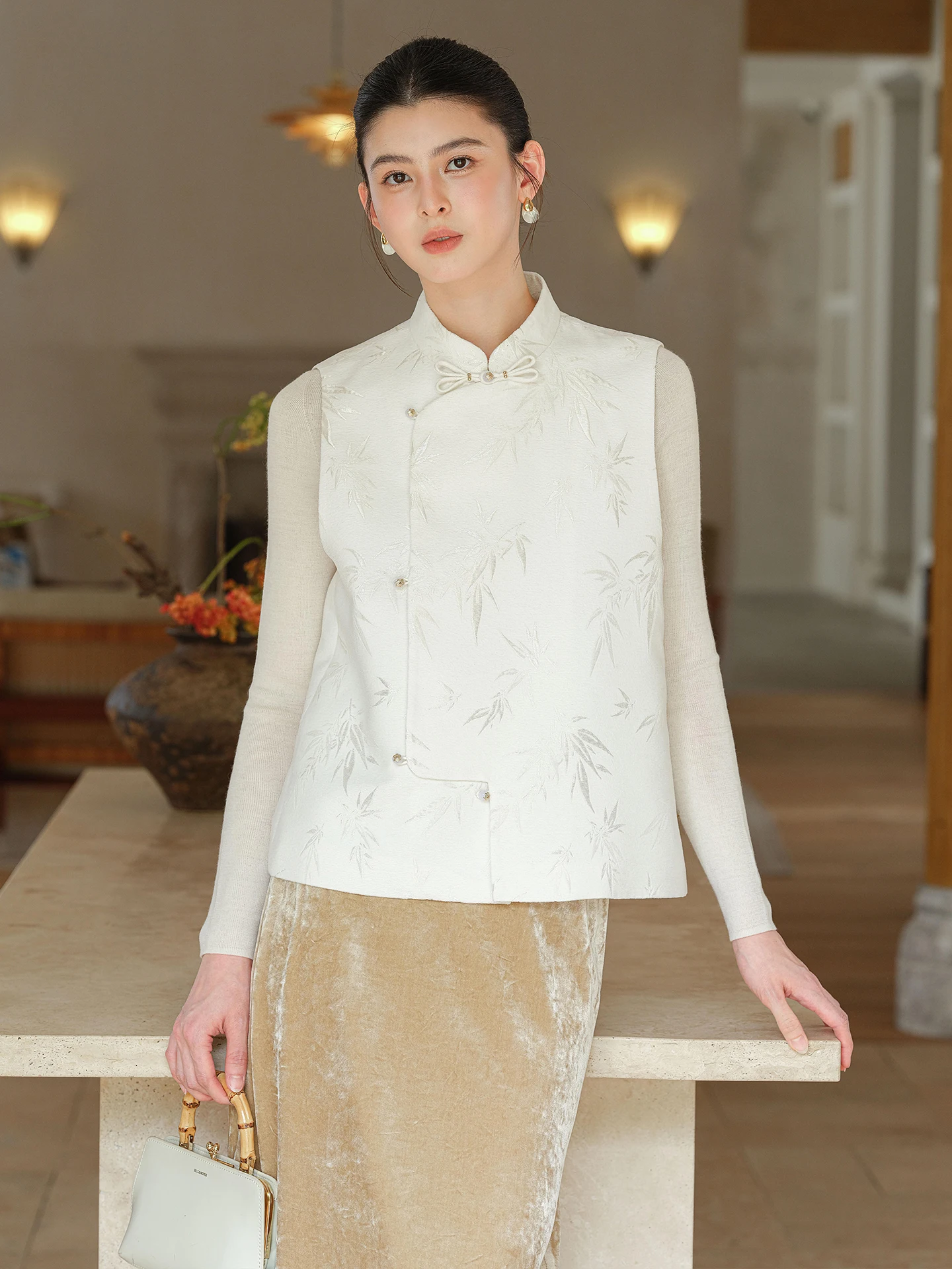 

New Chinese Sle Women's Jaet Vest Floral Embroidery Asymmetrical Collar Spring 2026 Faion Sensation ort Svel