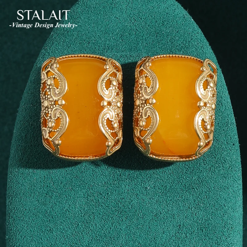 

Vintage Hollow Pattern Beeswax Square Yellow Stone Stud Earrings for Woman Antique Jewelry Accessories Gold Color Korean Fashion
