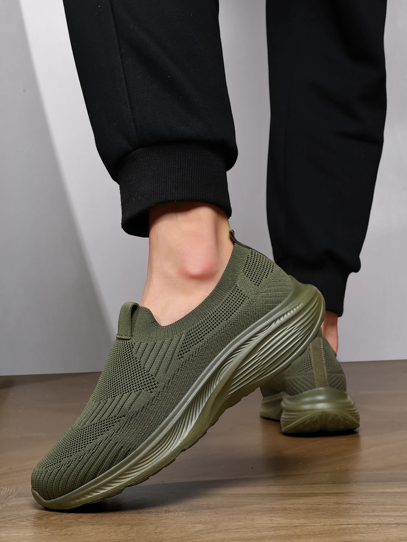 Comfortable and stylish running shoes, outdoor sports shoes, couple shoes, running, fitness, leisure, and casual walking shoes.