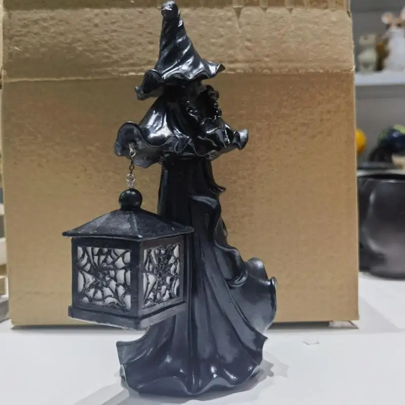 Scultura fantasma senza volto strega di Halloween in resina realistica con statue di lanterne alla ricerca di un diavolo spaventoso leggero per la