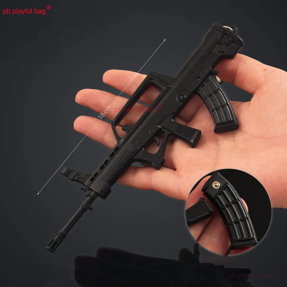 18cm 미니건 모델 QBZ-95 라이플 키체인 모델 게임 메탈 펜던트 액션 피규어 열쇠고리 장식 어린이 장난감 선물 ZG269